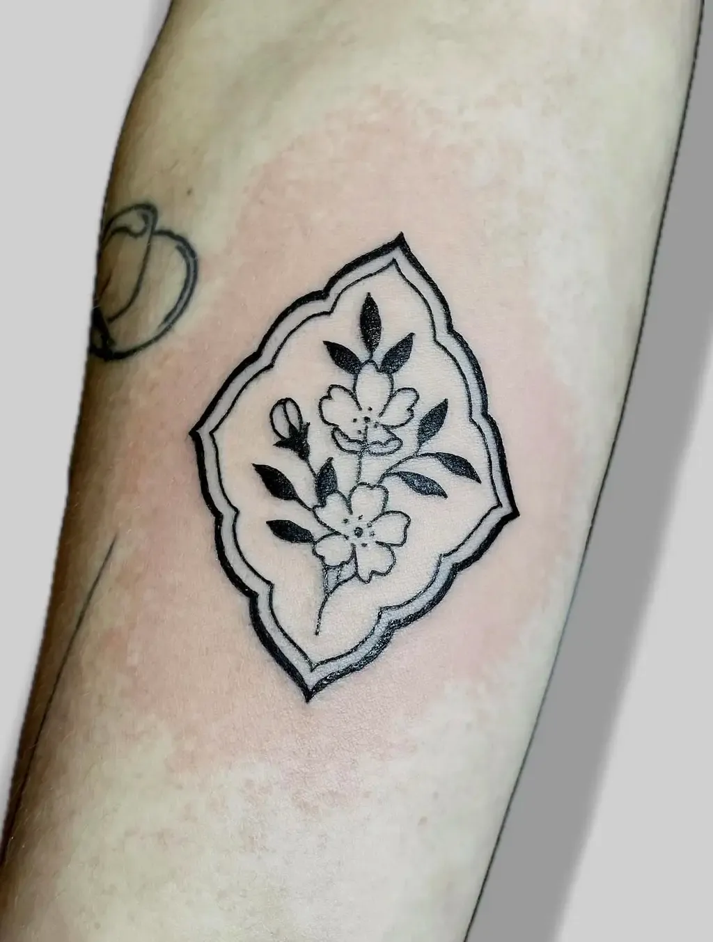 Floral Frame, tattoo by Ramiro Miret